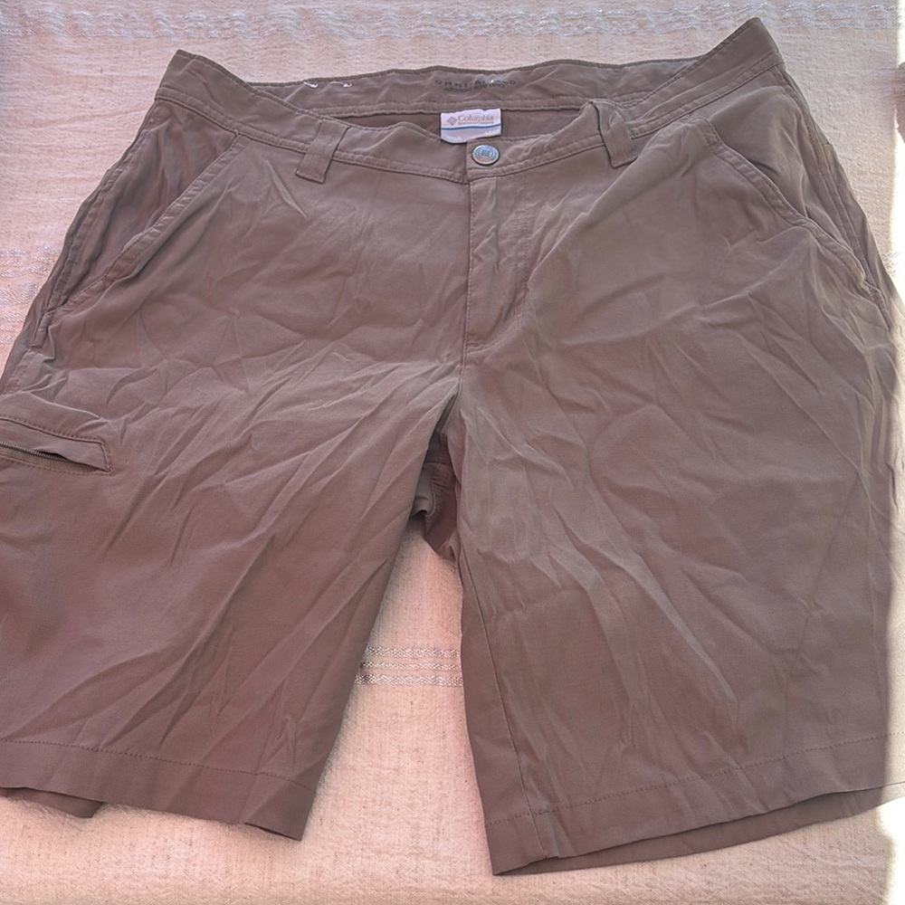 Columbia Tan Outdoor Cargo Shorts